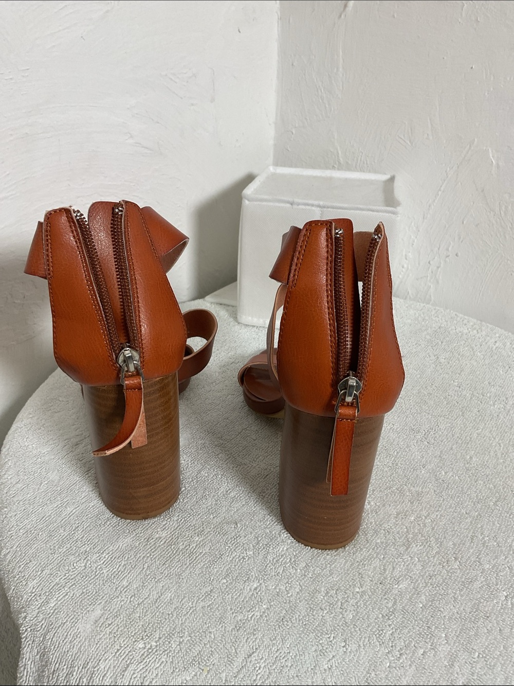 Madden Girl Clyde Cognac Tan Strappy Stacked Block Heel Sandals Size 9.5M - Picture 5 of 12